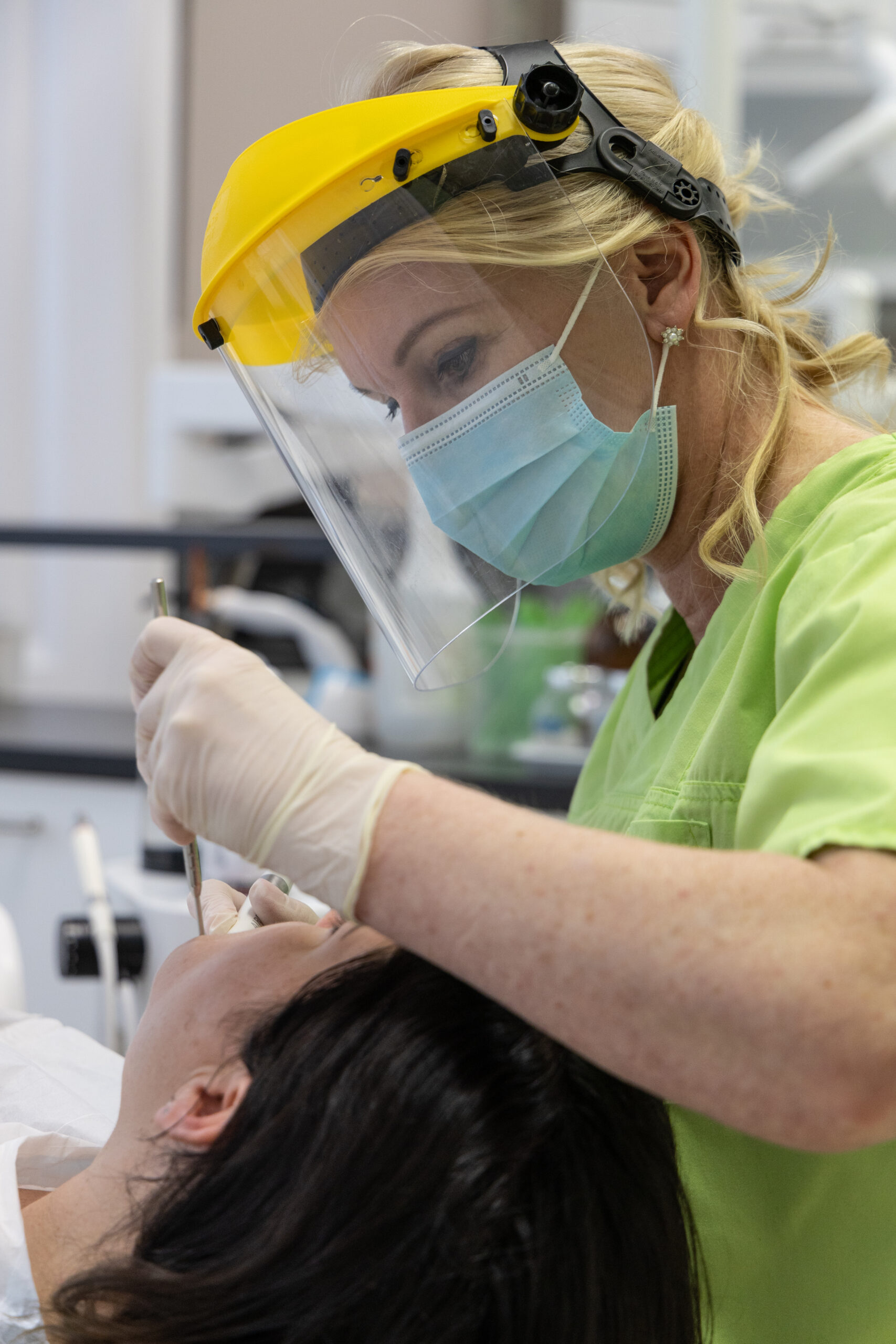 Ínysorvadás kezelési lehetőségei: professzionális szájhigiéniai kezelés